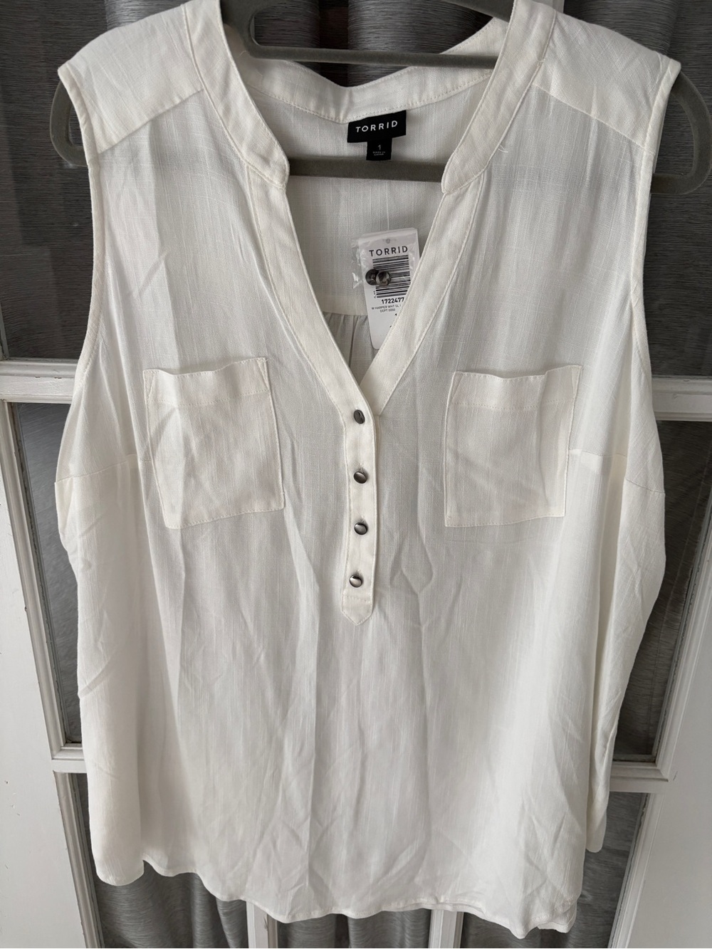 torrid White Sleeveless V-Neck Henley Camisole with Front Pockets